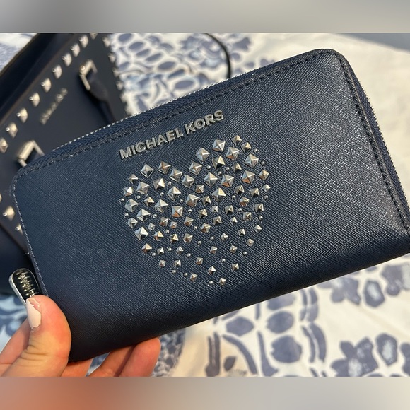 Navy blue Michael Kors handbag and wallet - Picture 6 of 10